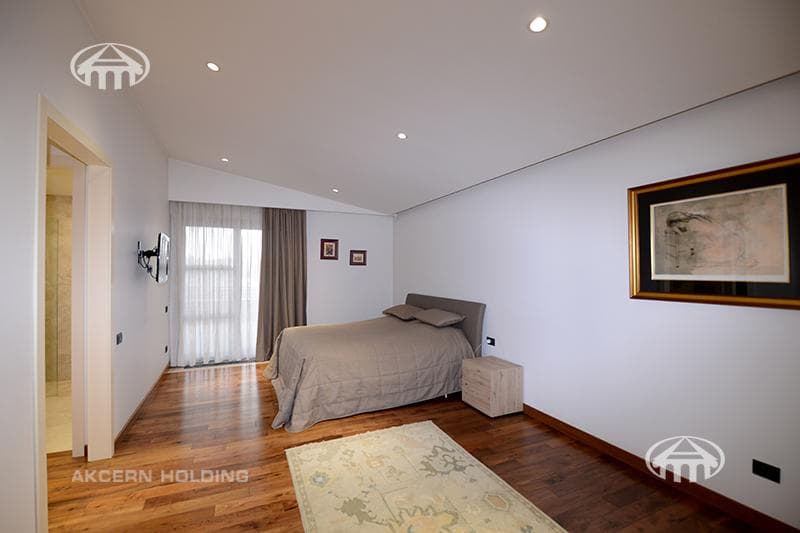 Mansion · 5 rooms · 777 m² · Avan
