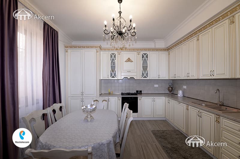 Дом · 5 комн. · 290 м² · Аван
