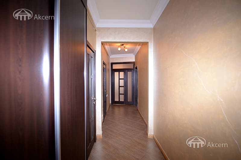 Квартира · 3 комн. · 179 м² · Арабкир