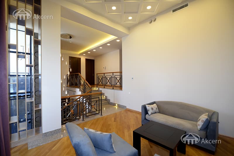 House · 5 rooms · 500 m² · Ajapnyak