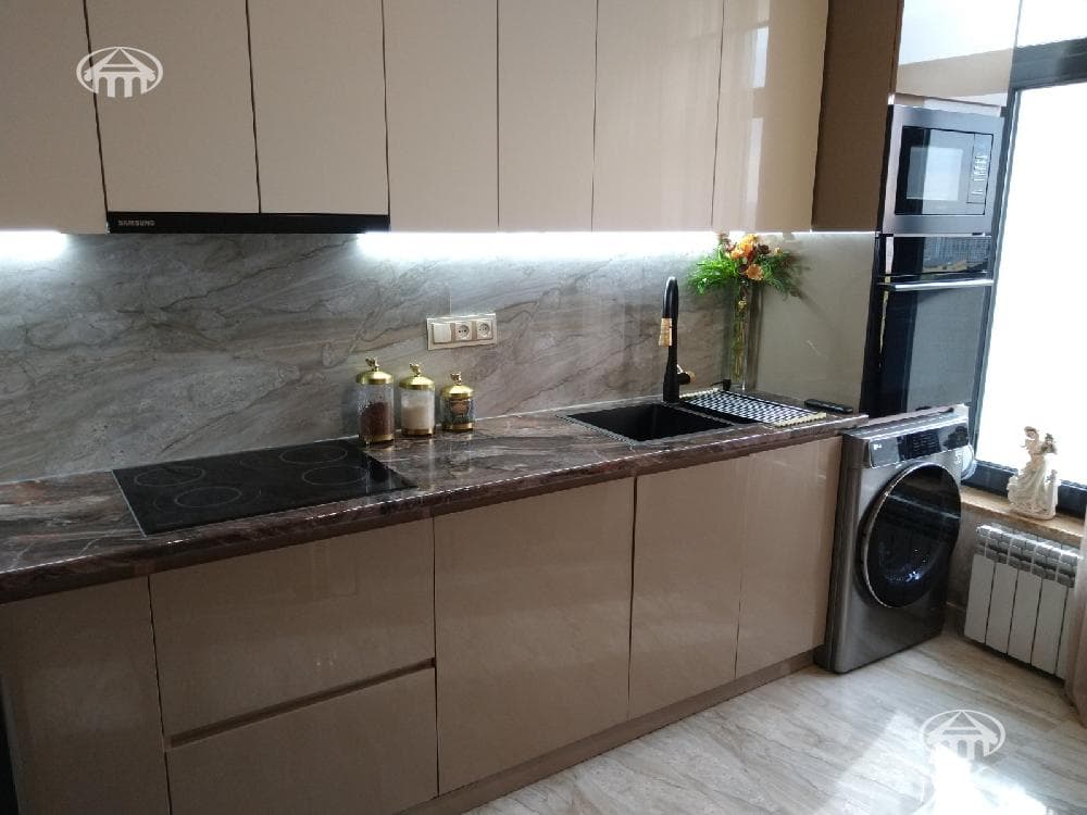 Apartment · 3 rooms · 82 m² · v. Arinj