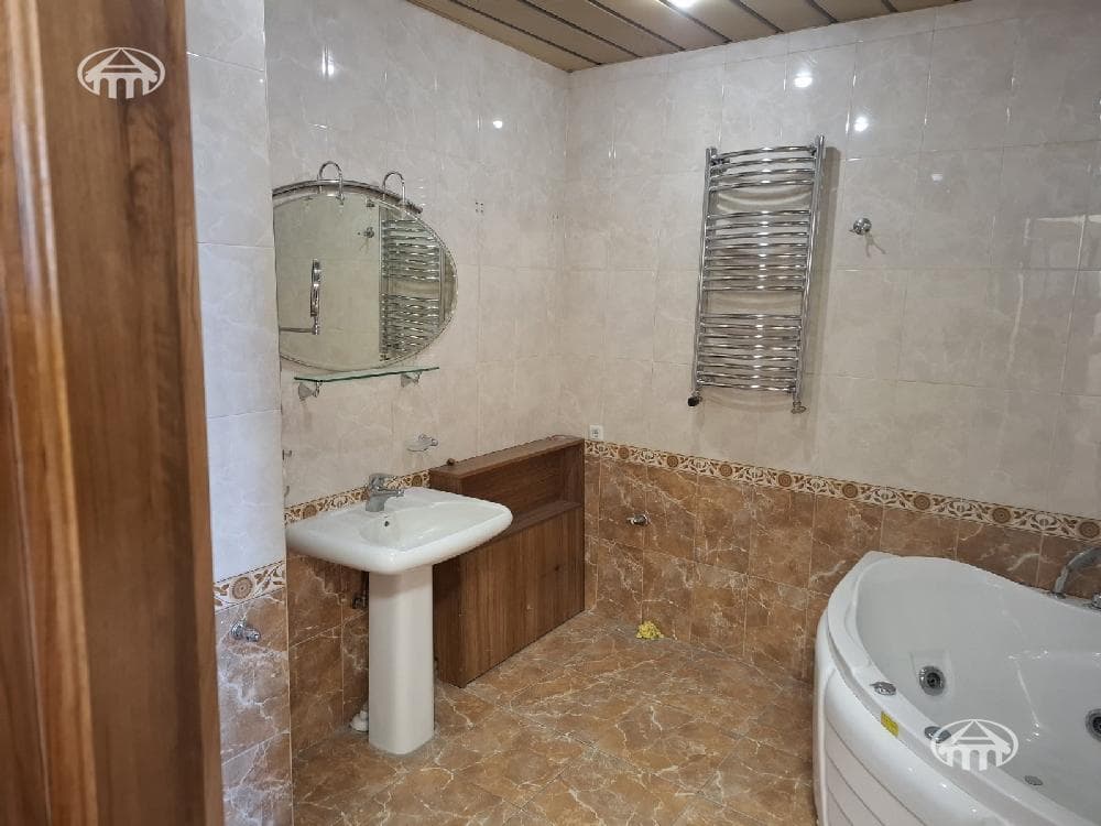 Квартира · 3 комн. · 131 м² · Арабкир