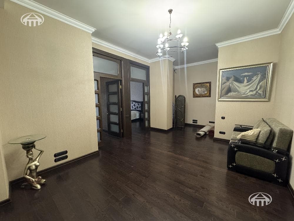 Квартира · 3 комн. · 160 м² · Кентрон