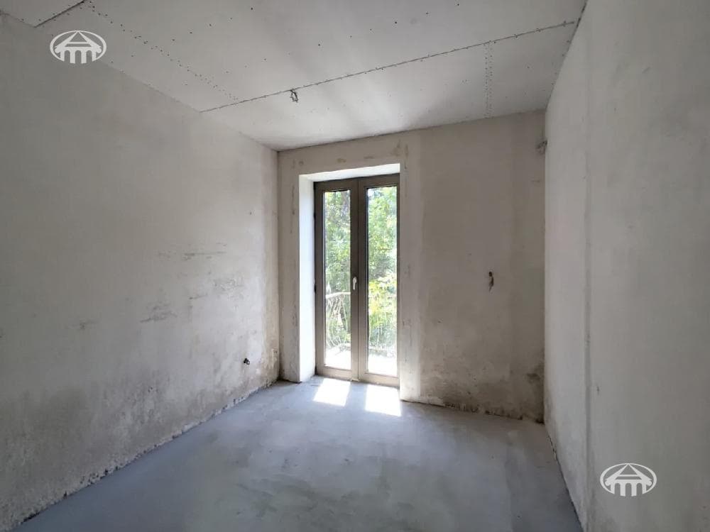Apartment · 3 rooms · 72 m² · Kentron