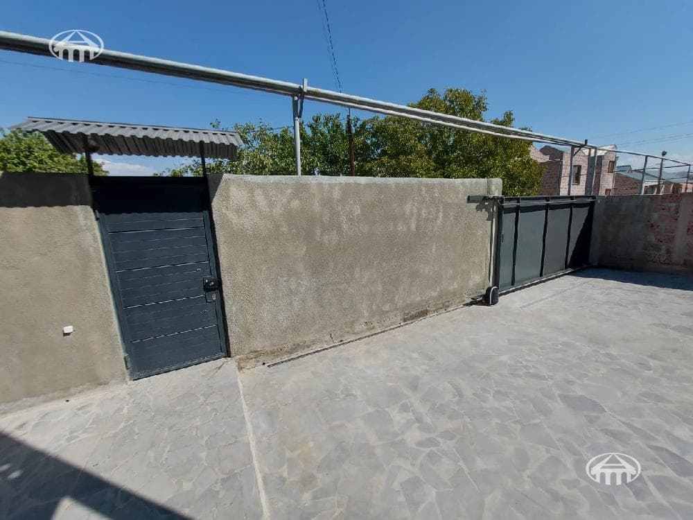 Mansion · 4 rooms · 124 m² · Zovuni