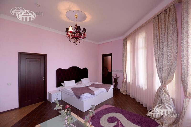 Hotel · 5 rooms · 540 m² · Kentron