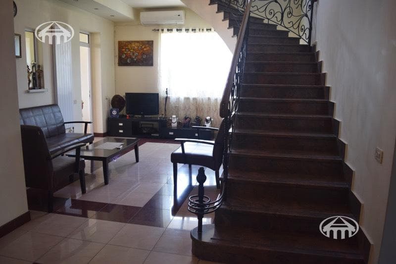 Hotel · 7 rooms · 328 m² · Arabkir