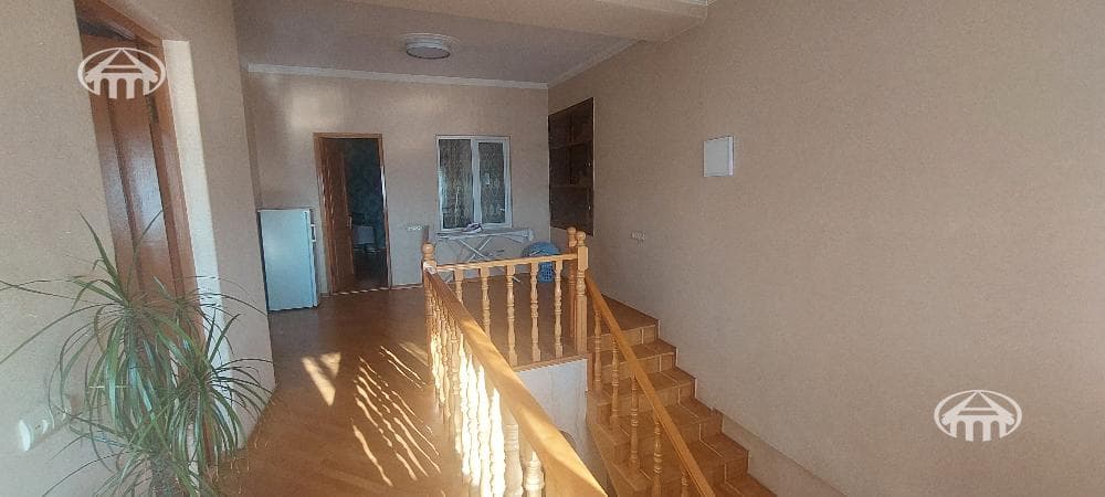 House · 4 rooms · 238 m² · Erebuni