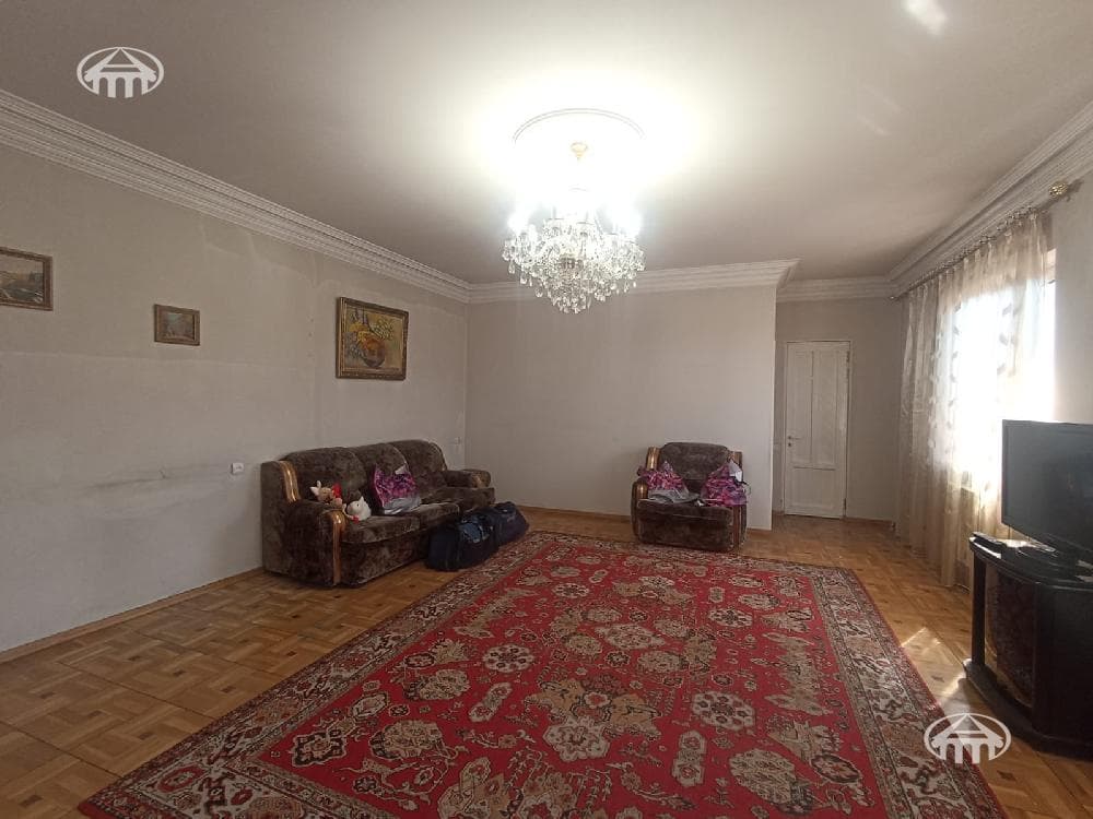 Дом · 4 комн. · 195 м² · Арабкир