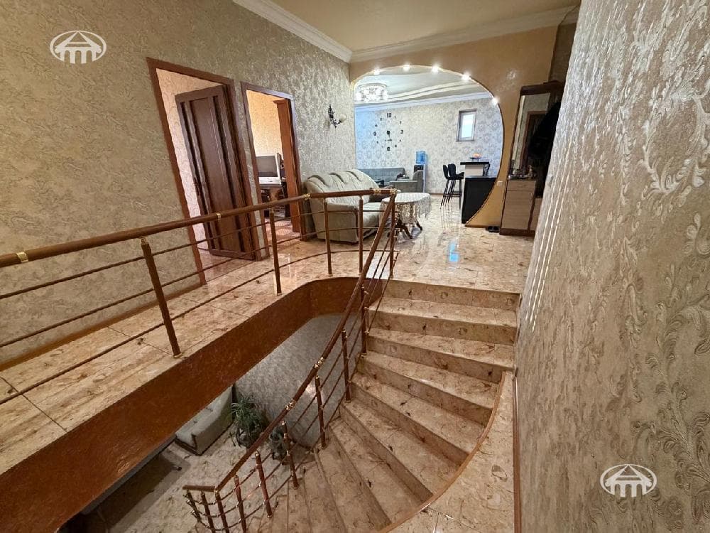 Особняк · 5 комн. · 250 м² · Масис