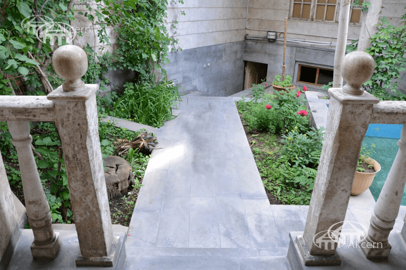 Mansion · 7 rooms · 560 m² · Kentron