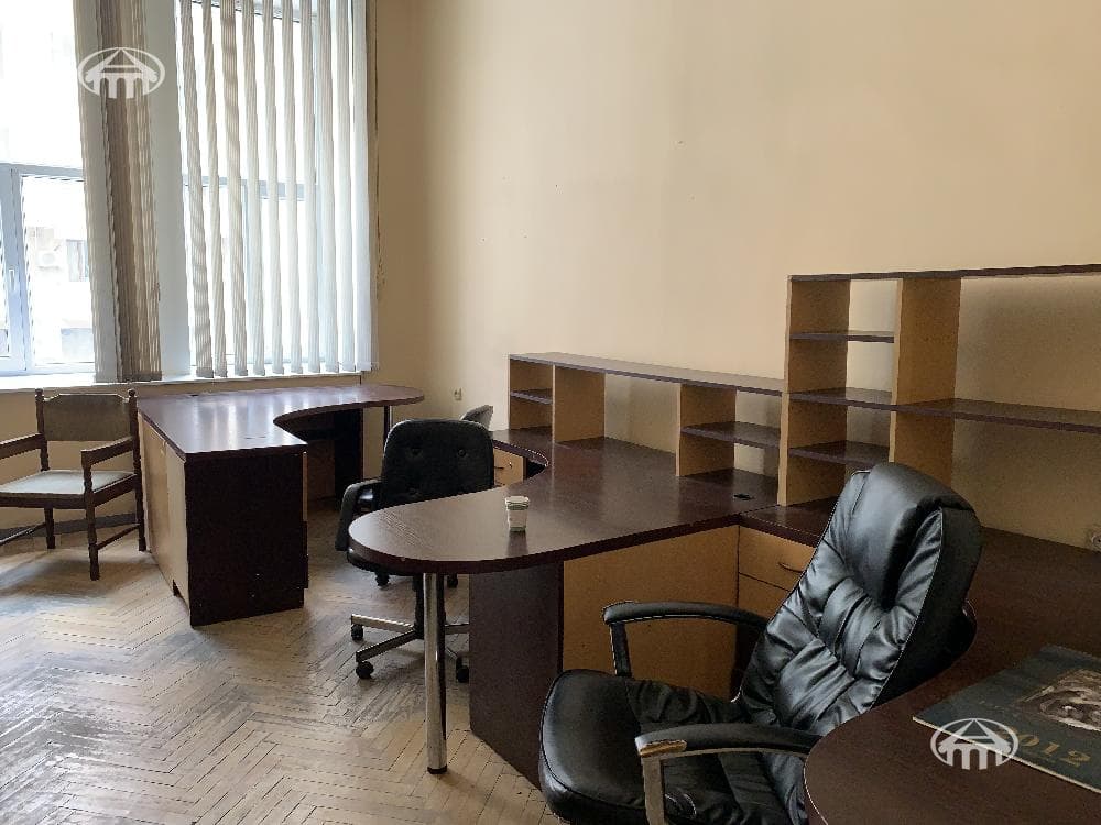 Գրասենյակ · 21 մ² · Կենտրոն