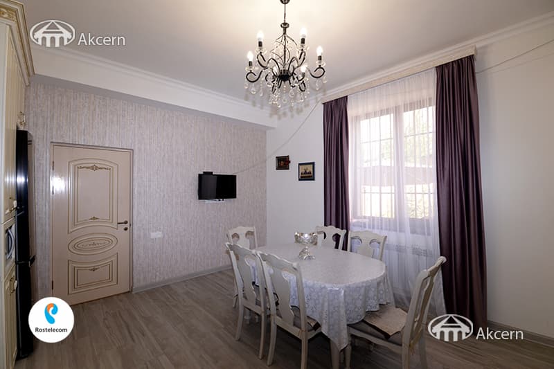 Дом · 5 комн. · 290 м² · Аван