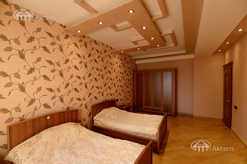 Apartment · 4 rooms · 192 m² · Kentron