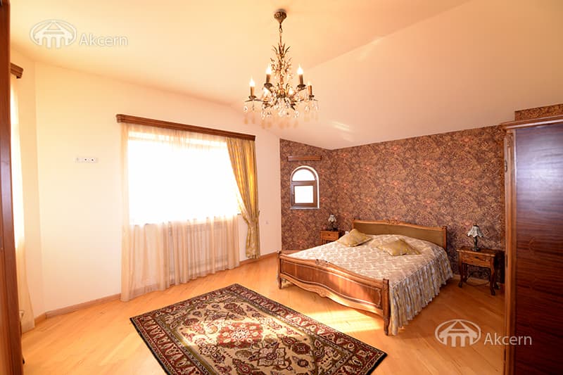Առանձնատուն · 6 սեն. · 532 մ² · Զովունի