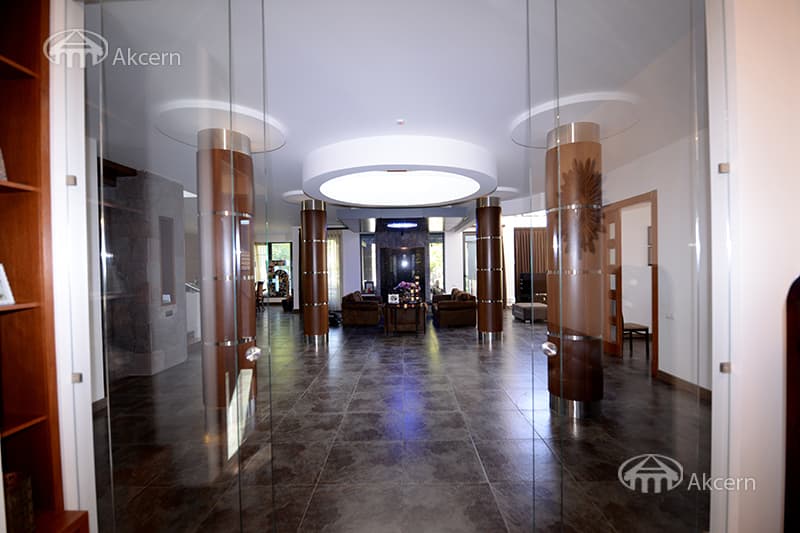 Mansion · 5 rooms · 1,014 m² · Vahagni