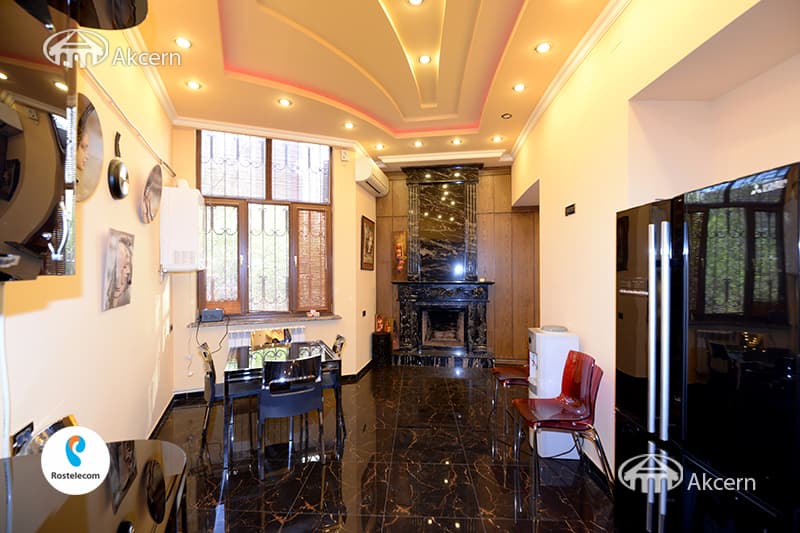 Квартира · 4 комн. · 180 м² · Кентрон