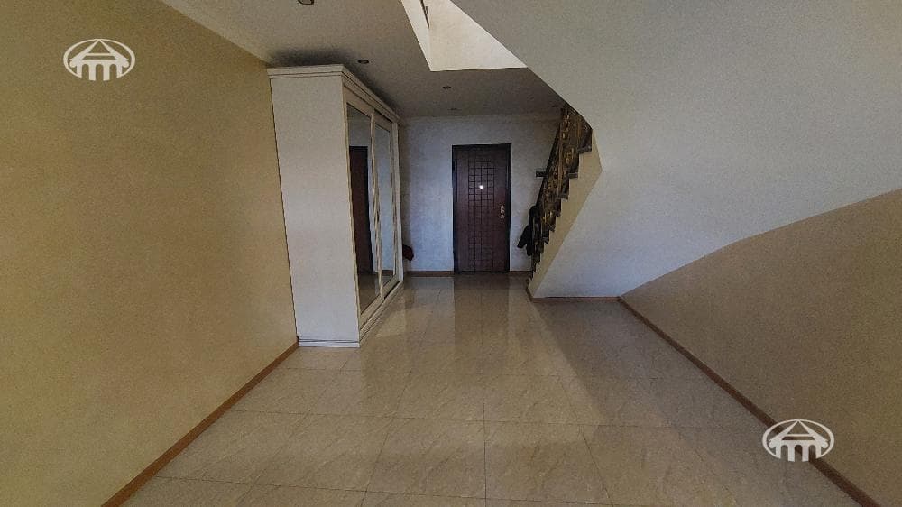 House · 6 rooms · 345 m² · Kanaker-Zeytun