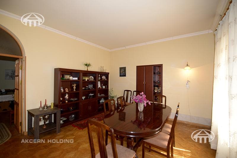 House · 5 rooms · 220 m² · Arabkir