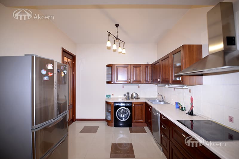 Квартира · 4 комн. · 186 м² · Кентрон