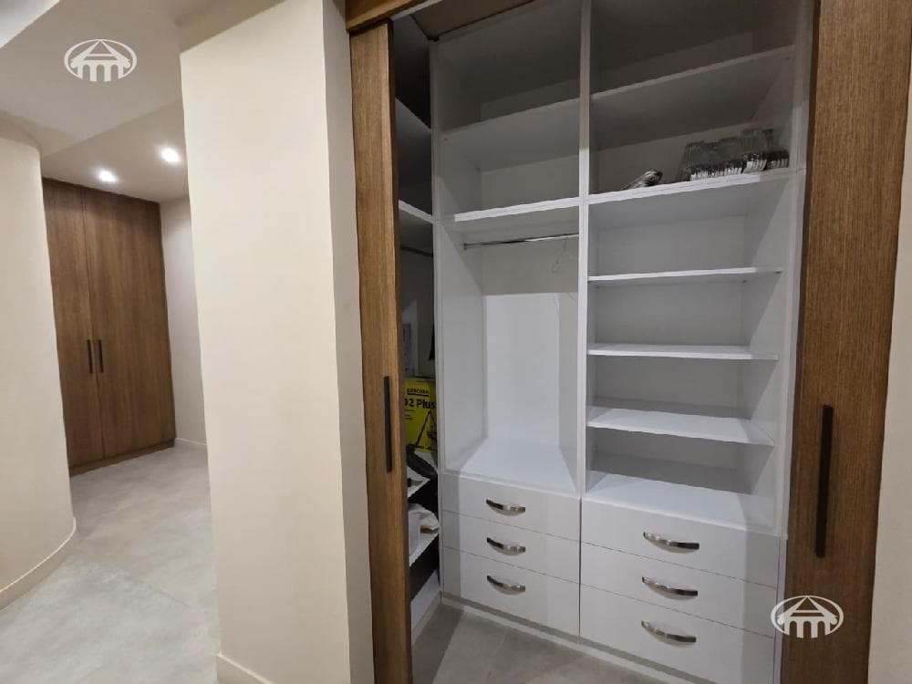Квартира · 4 комн. · 131 м² · Арабкир