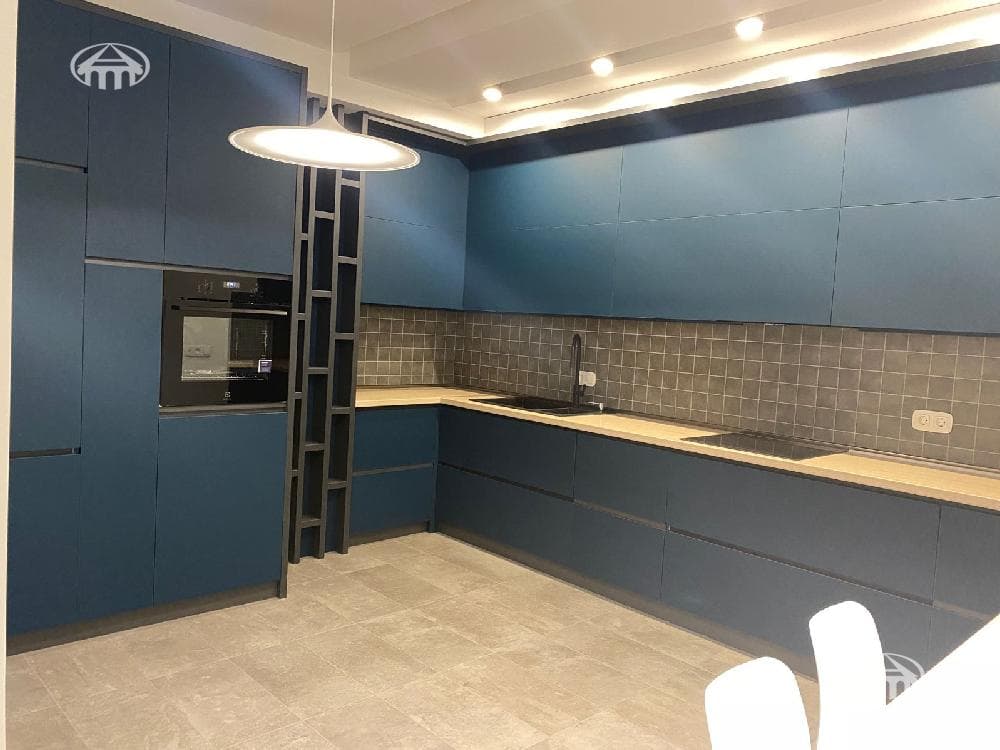 Квартира · 2 комн. · 90 м² · Кентрон