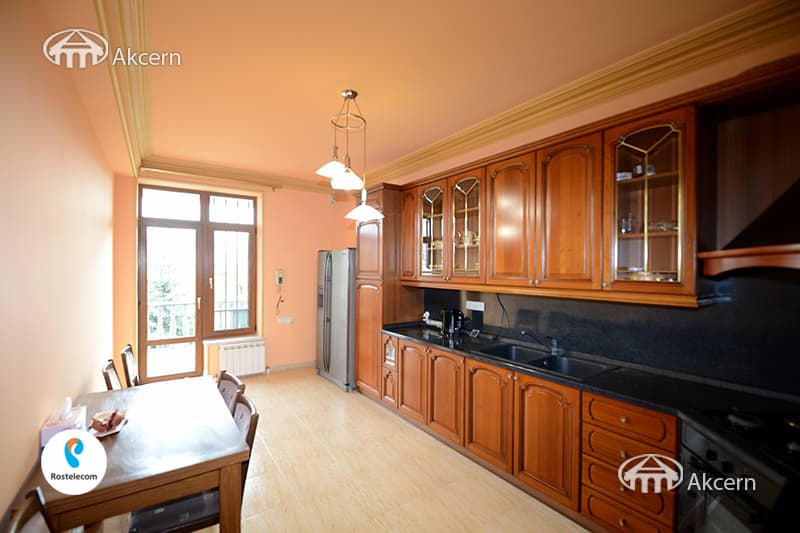Дом · 6 комн. · 296 м² · Арабкир
