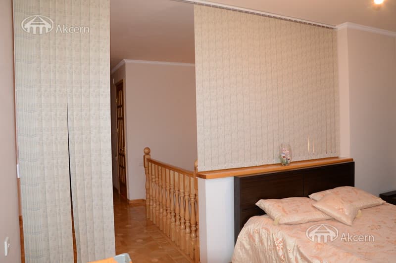 House · 6 rooms · 250 m² · Arabkir