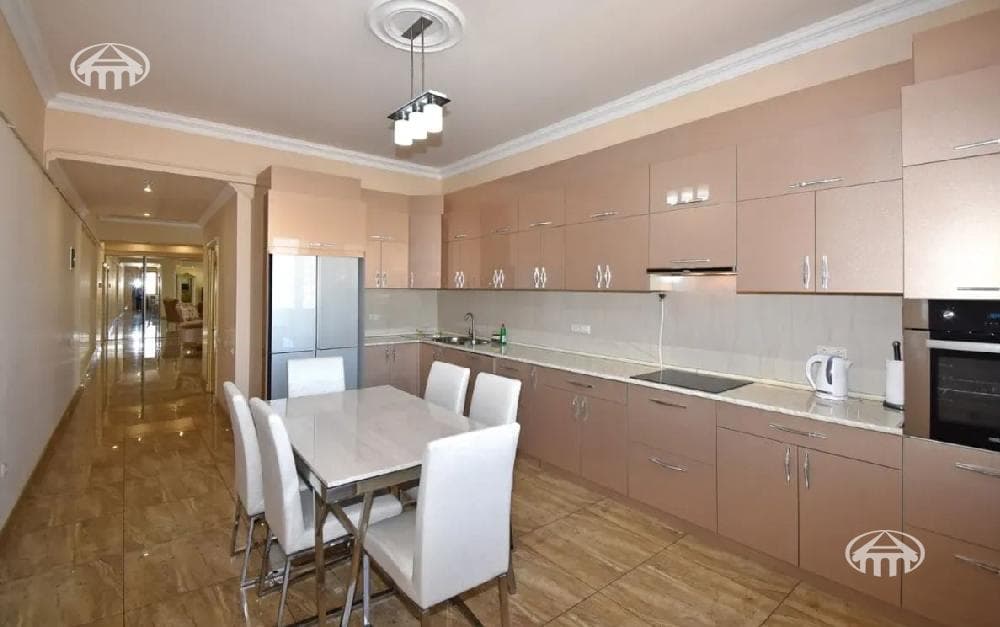 Բնակարան · 5 սեն. · 370 մ² · Կենտրոն — Լուսանկար 8 / 22