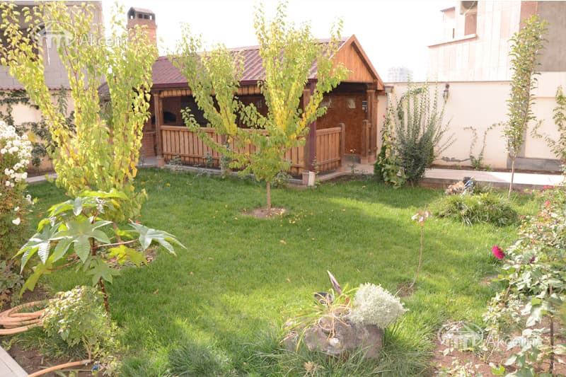 Дом · 5 комн. · 467 м² · Кентрон