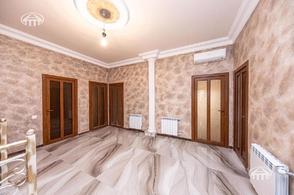 Mansion · 5 rooms · 367 m² · Nor Erznka