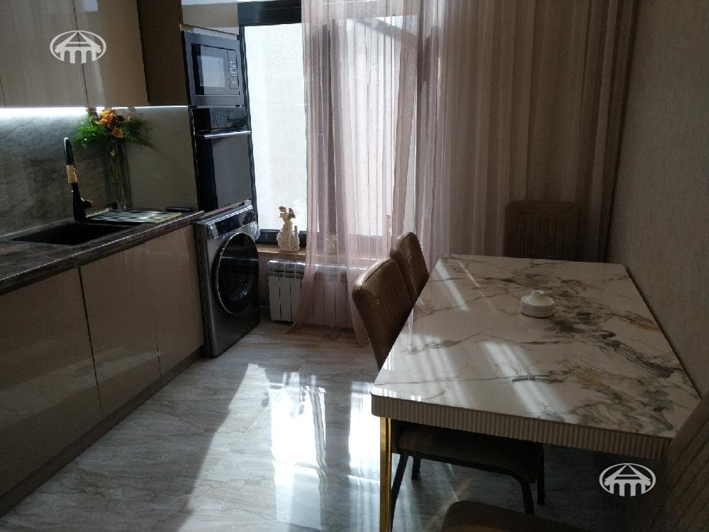 Apartment · 3 rooms · 82 m² · v. Arinj