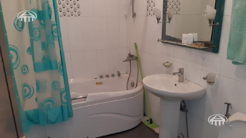 Дом · 5 комн. · 301 м² · Кентрон