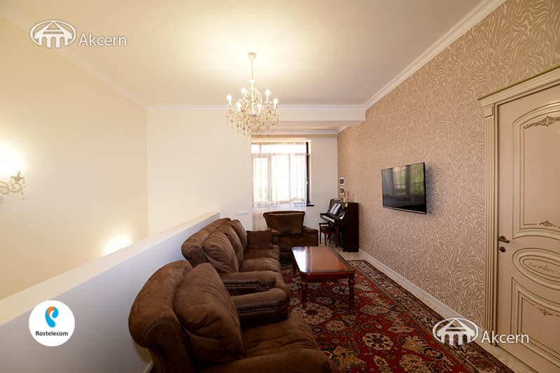 Дом · 5 комн. · 290 м² · Аван