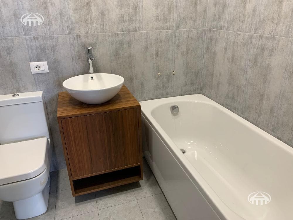 House · 6 rooms · 537 m² · Kentron