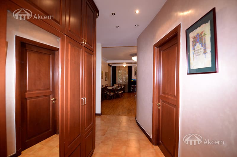 Квартира · 4 комн. · 127 м² · Кентрон