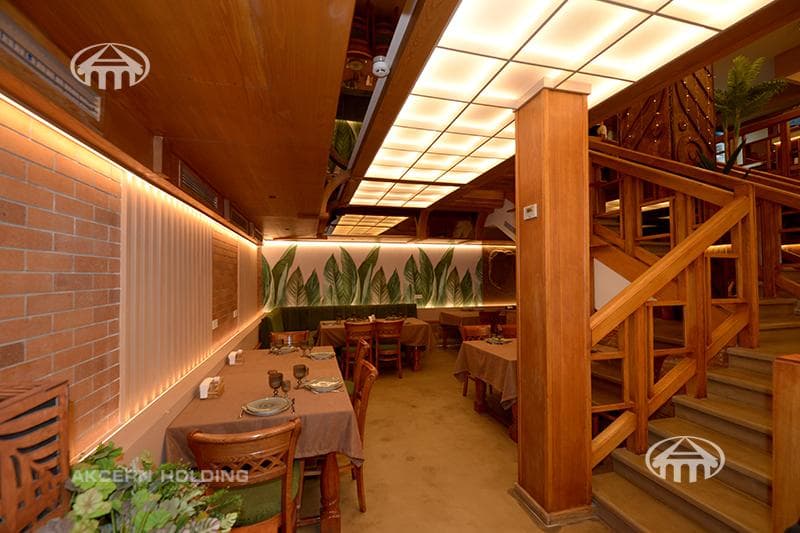 Restaurant · 497 m² · Kentron