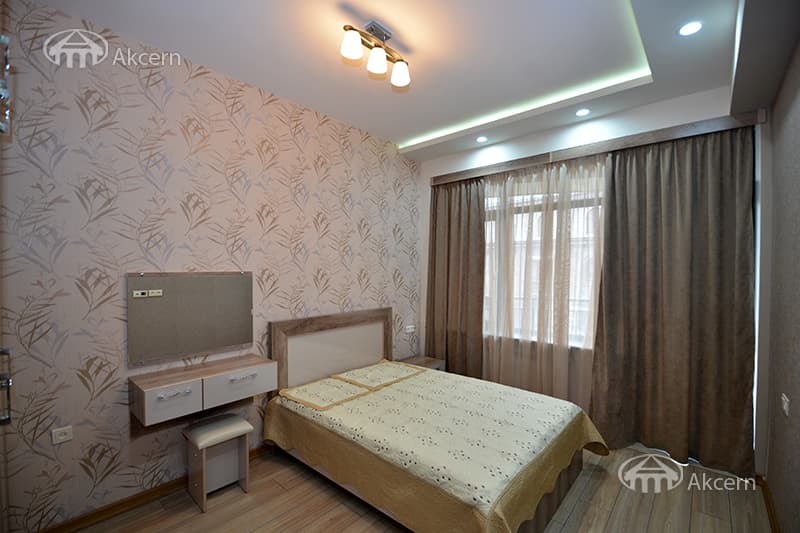 Apartment · 4 rooms · 280 m² · Kentron