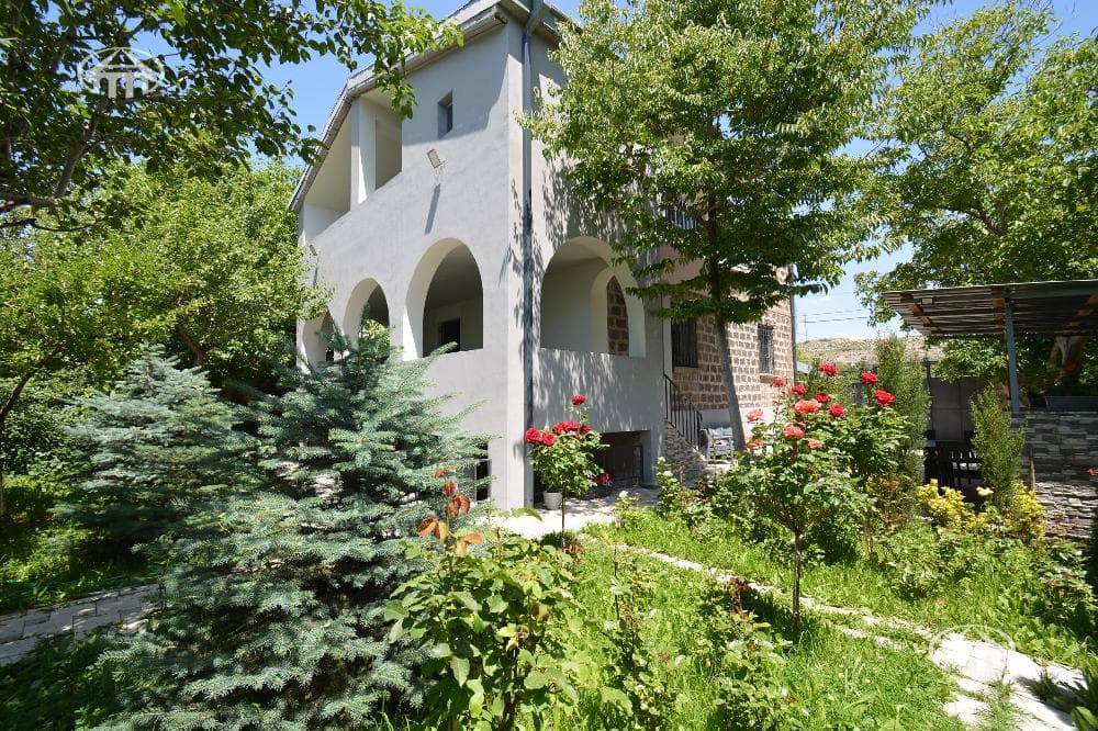 Особняк · 4 комн. · 272 м² · Птгни