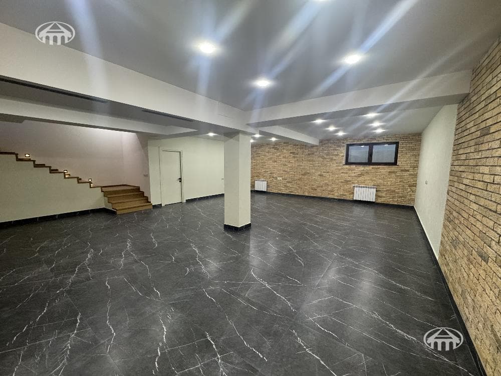 Townhouse · 4 rooms · 292 m² · Arabkir