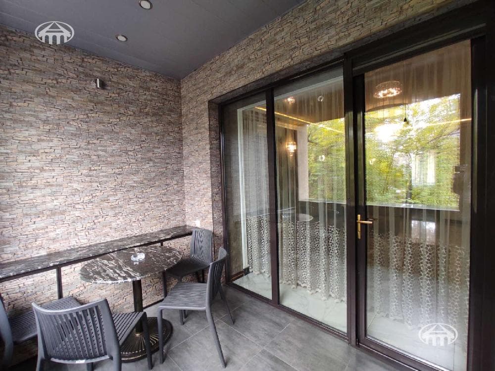 Apartment · 3 rooms · 86 m² · Kentron