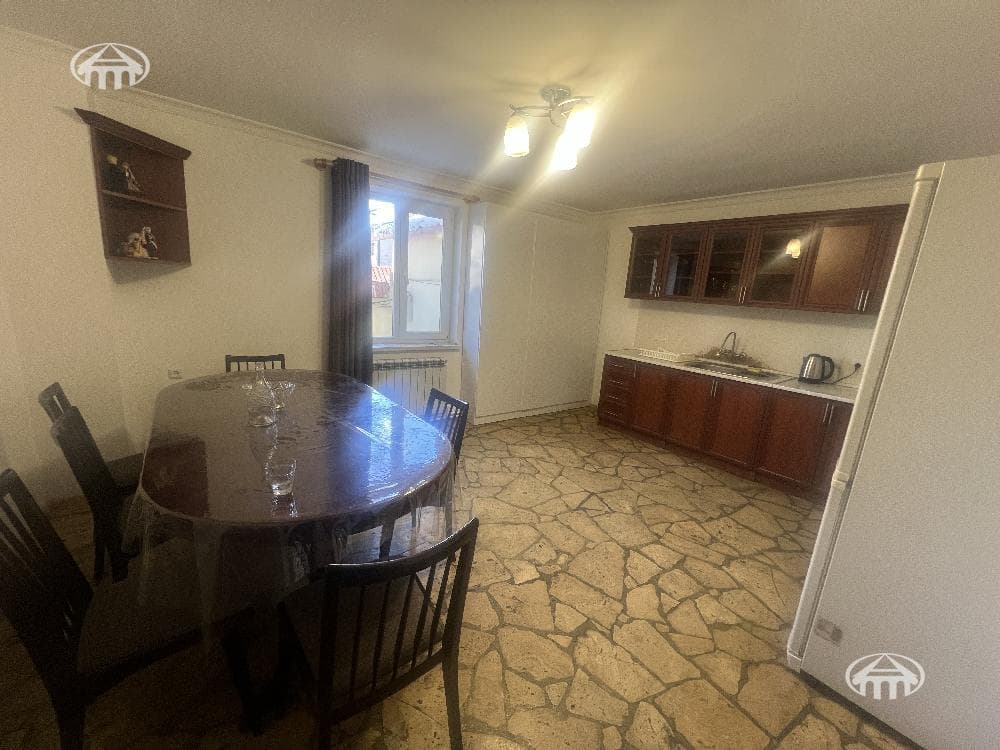 Hotel · 9 rooms · 1,200 m² · Djrvej