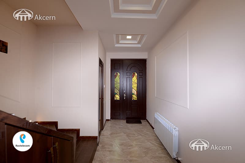 Дом · 4 комн. · 340 м² · Кентрон
