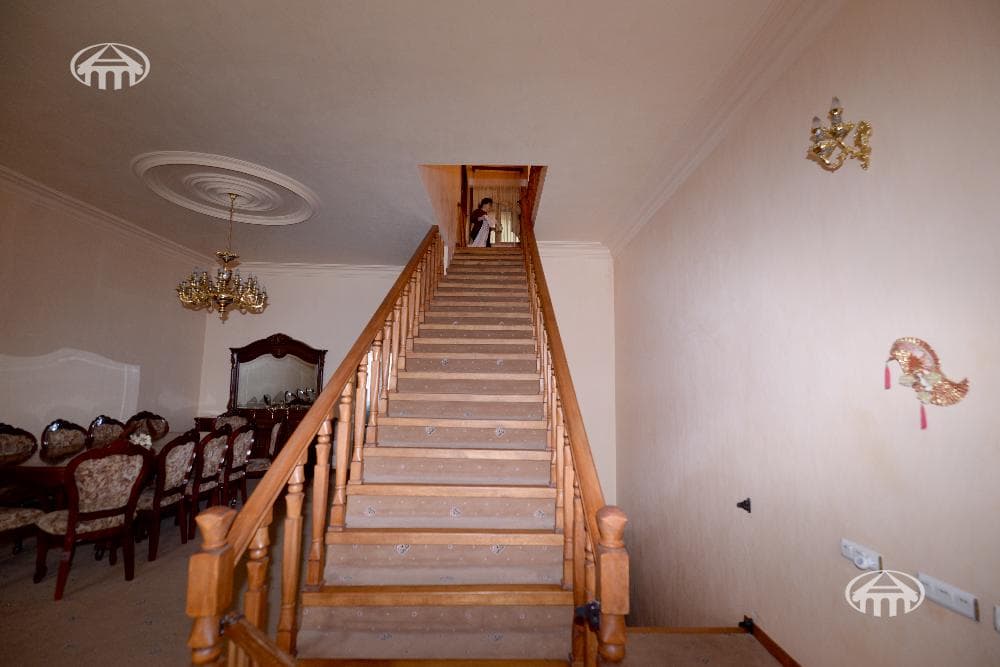 Սեփական տուն · 4 սեն. · 285 մ² · Էրեբունի
