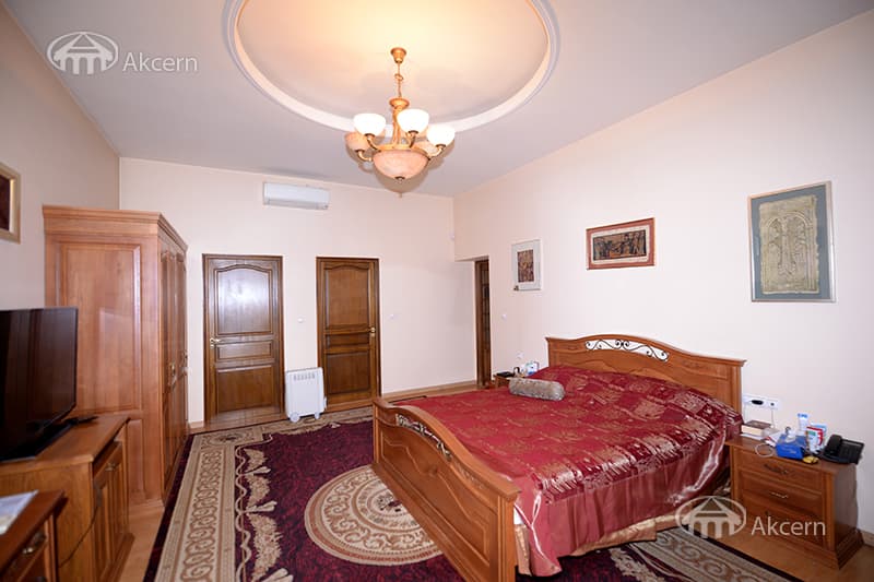 Особняк · 7 комн. · 650 м² · Кентрон