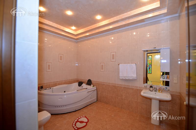 Mansion · 5 rooms · 440 m² · Avan