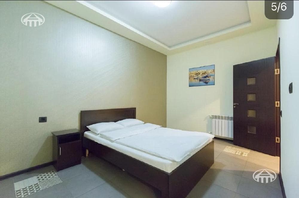 Hotel · 8 rooms · 585 m² · Arabkir