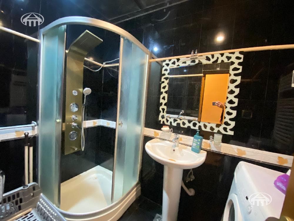 Բնակարան · 2 սեն. · 65 մ² · Կենտրոն