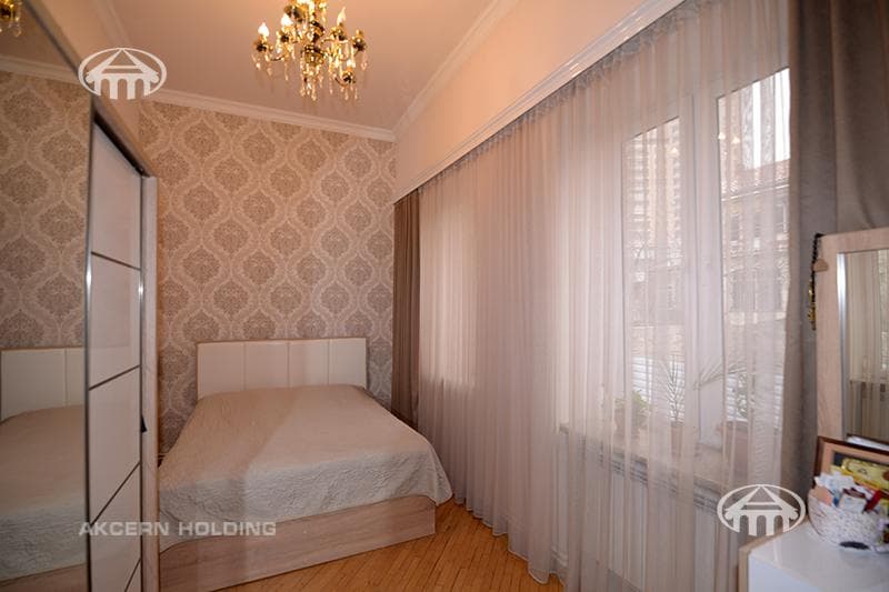 Mansion · 5 rooms · 203 m² · Kentron