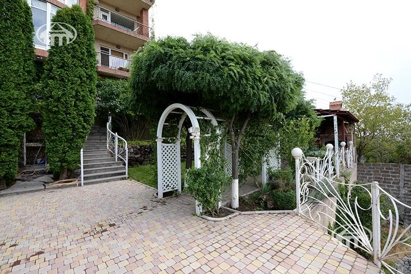 Mansion · 8 rooms · 390 m² · Arabkir